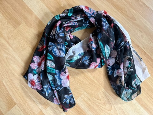 Blumiges dunkles tuch - blumiges,,